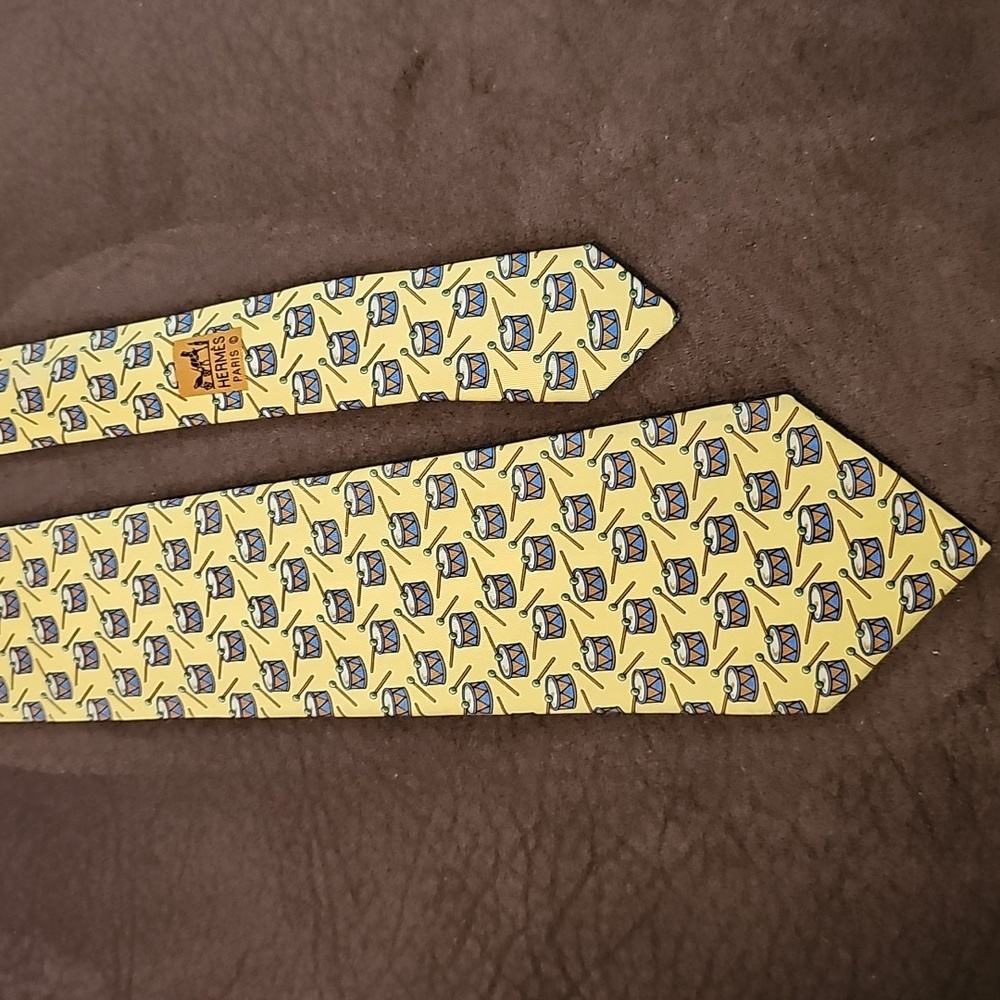 Hermès Paris Silk Tie – Drum Pattern